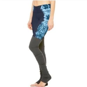 Alo Yoga Dark Crystal Sky Goddess Legging